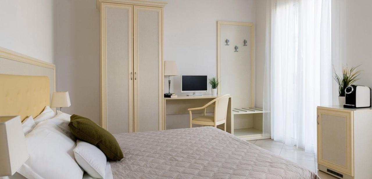 Residence Suite Smeraldo Riccione Exterior foto