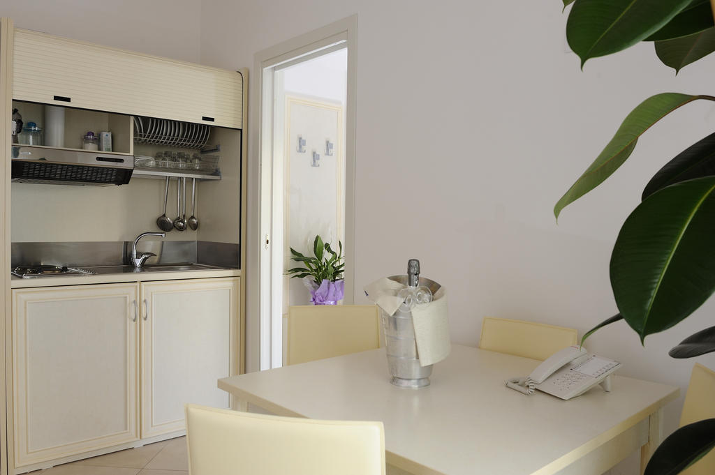 Residence Suite Smeraldo Riccione Quarto foto