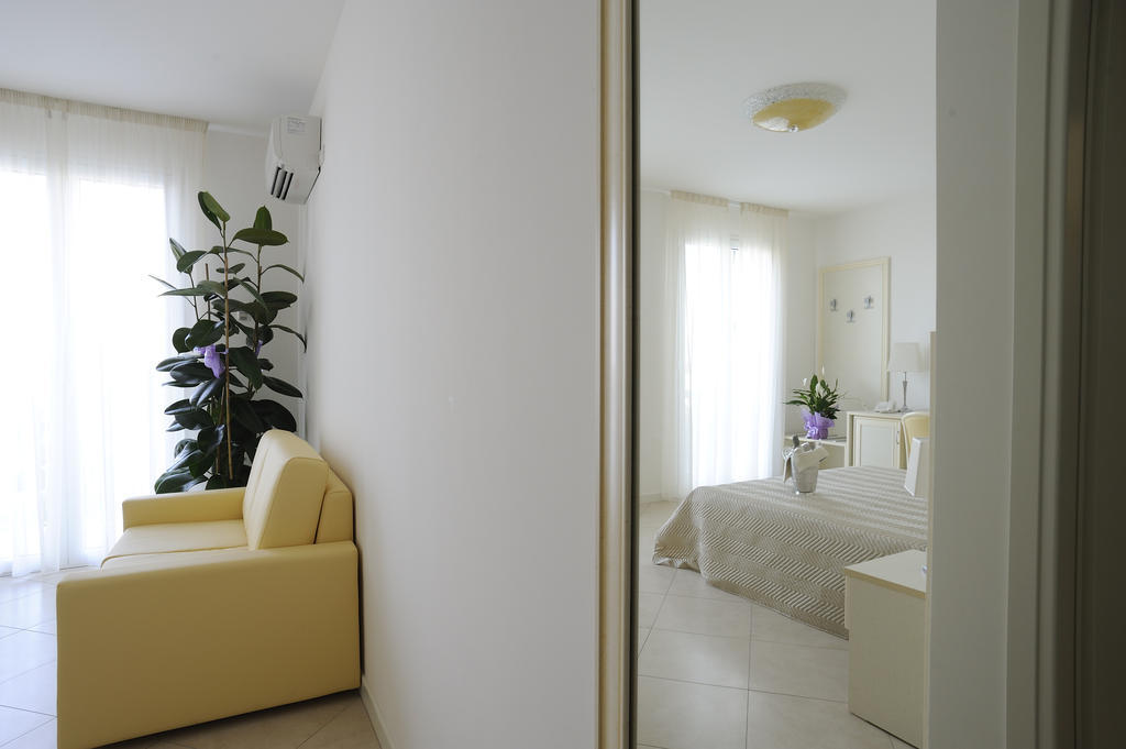 Residence Suite Smeraldo Riccione Quarto foto
