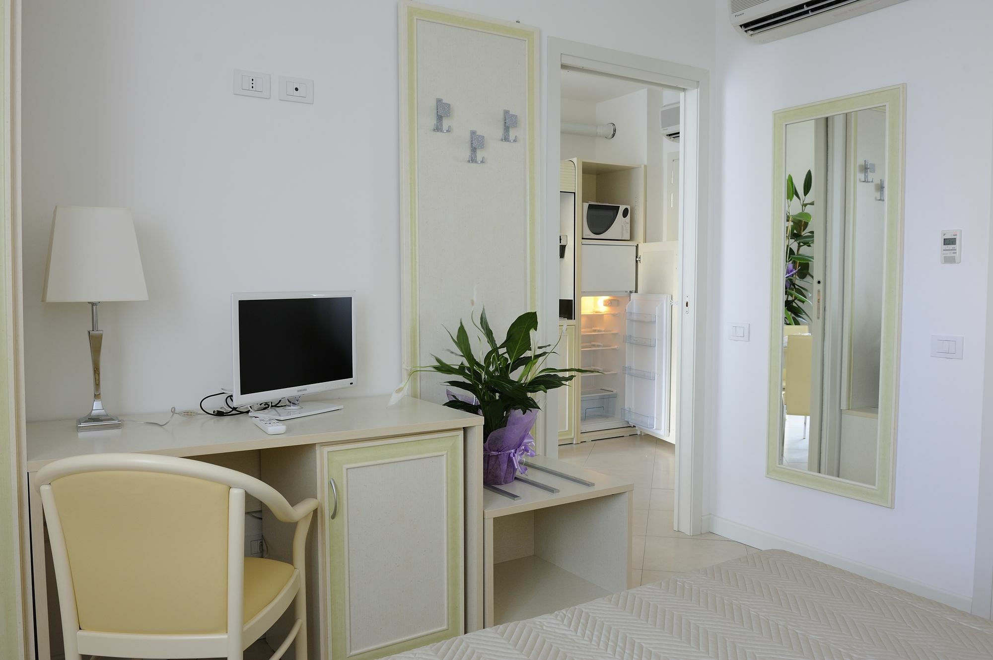 Residence Suite Smeraldo Riccione Exterior foto